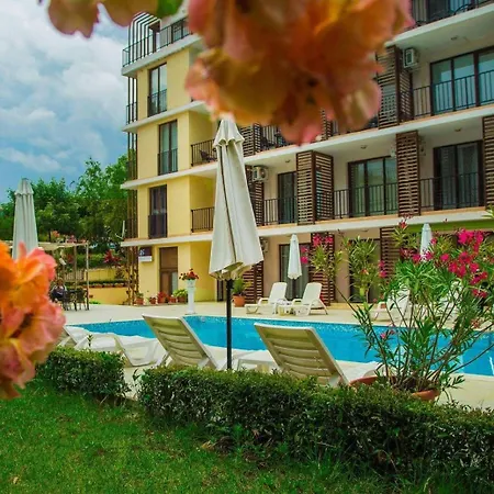 студио до плажа влас Apartment